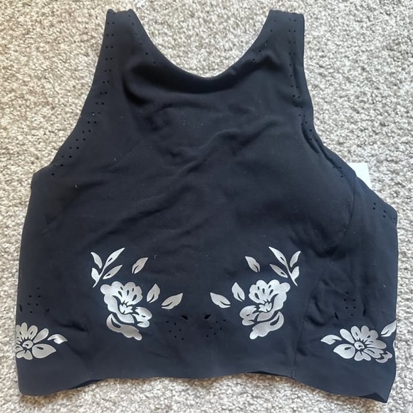 ATHLETA Conscious eyelet crop D-DD - Picture 2 of 3
